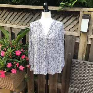 Max Studio Ladies Long Sleeve Blouse Blue Flowers on White back ground Hi Lo